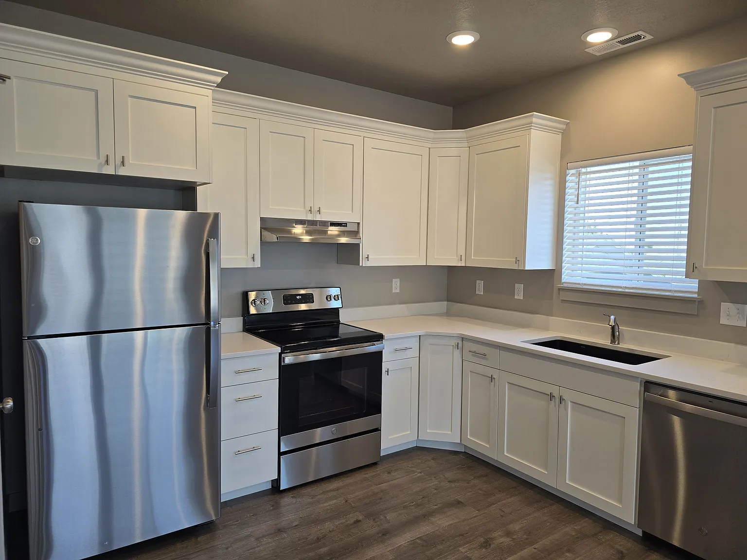 2 bed, 1111 sqft, $1,575 — Photo 4