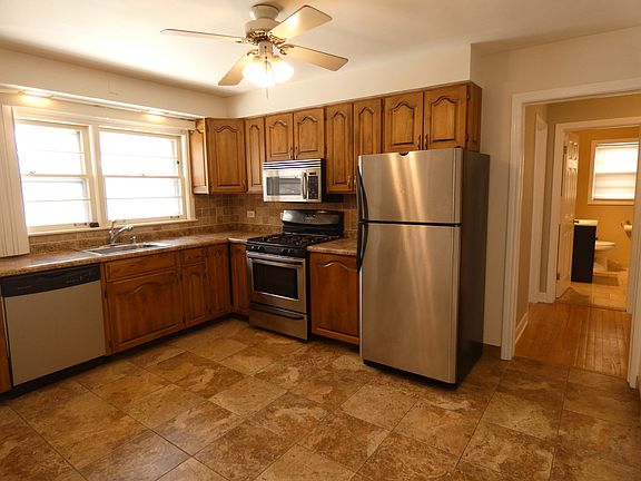 5th image of 944 Jeannette St