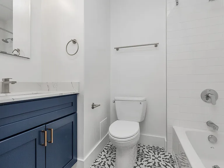 2200 Leavenworth — Photo 10