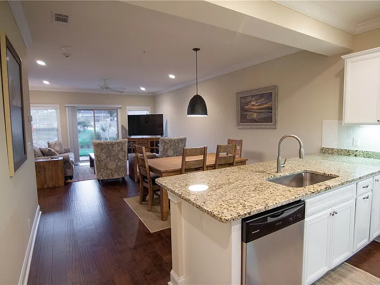702 Mariners Cir — Photo 5