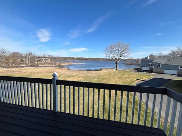 527 Mariner Dr, Bayport, MN 55003