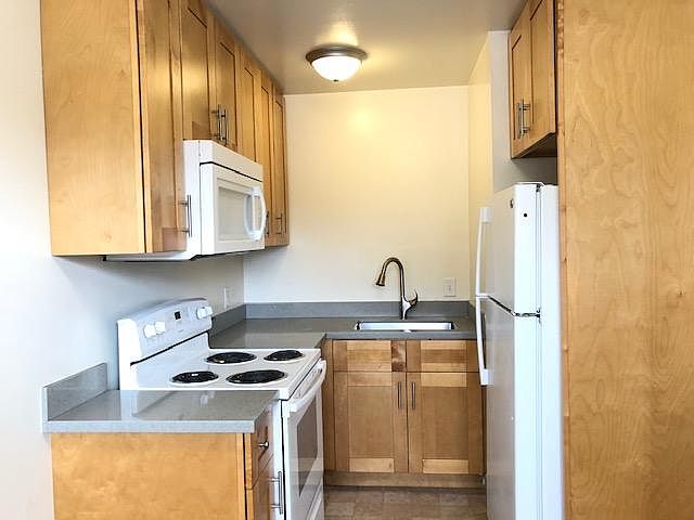 1st image of 152 Jackson Ave APT 104