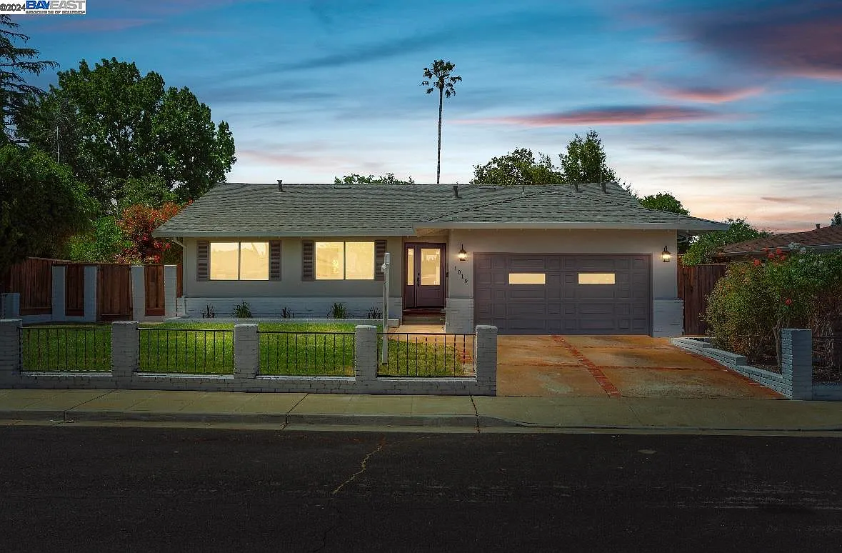 1019 Roxanne St photo 1