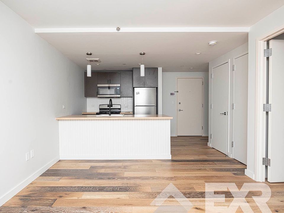 1st image of 945 Bergen St #101