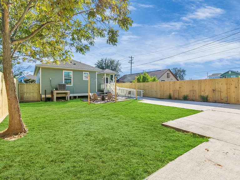 5322 Avenue K — Photo 36