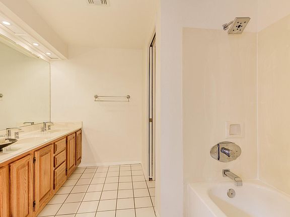 3rd image of 8300 E Via De Ventura Unit 1025
