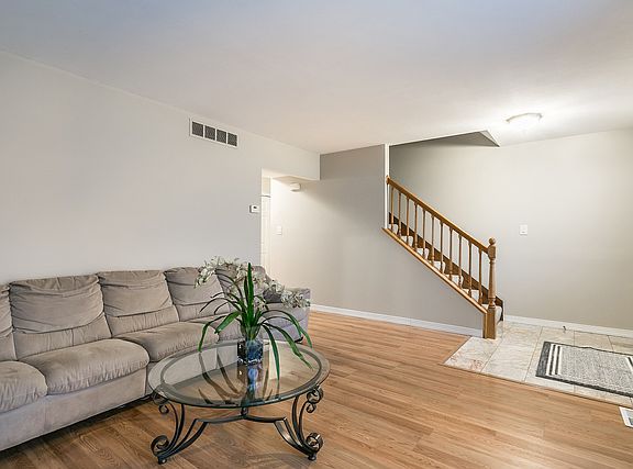 2nd image of 2724 Davos Ave