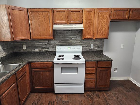 3rd image of 441 King St