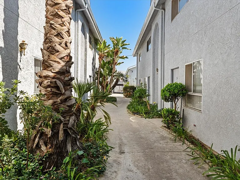 9660 Sepulveda Blvd #10 — Photo 7
