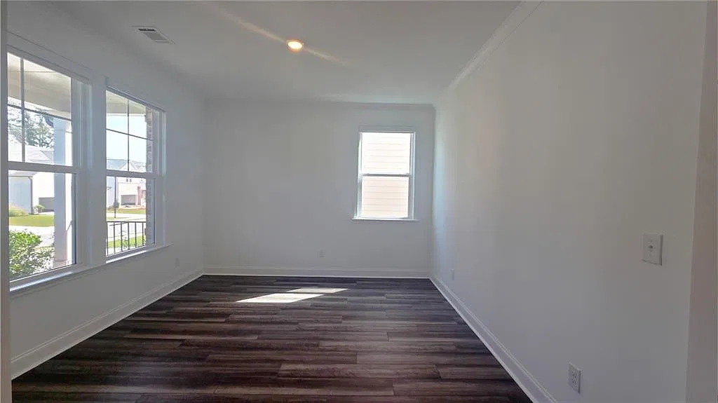 5 bed, 4.5 bath, 3591 sqft, $2,950 — Photo 2