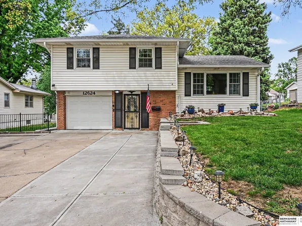 12624 O St, Omaha, NE 68137