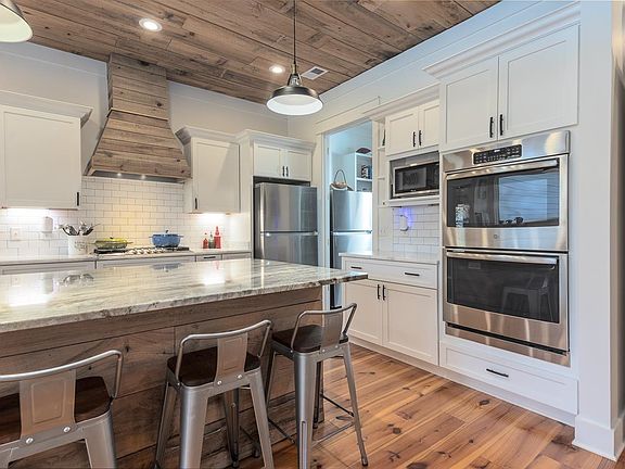 3rd image of 570 Wildwood Rd