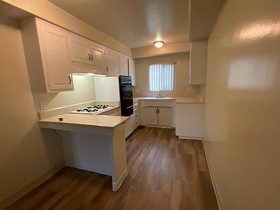 4th image of 924 S Arden Pl #8