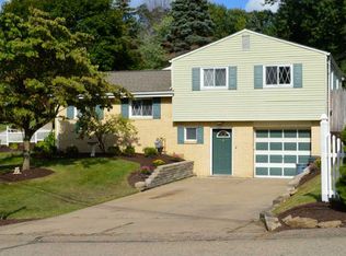 238 Pine Dr, Coraopolis, PA 15108