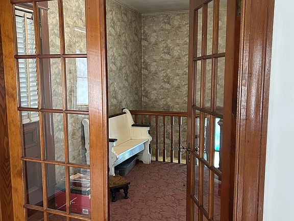 3rd image of 41 Lawlor St