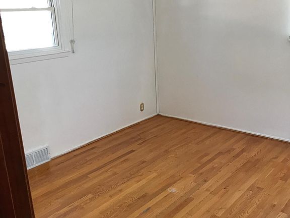 4th image of 932 N Sunset Ave