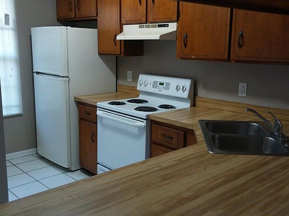 5th image of 3694 Morton St