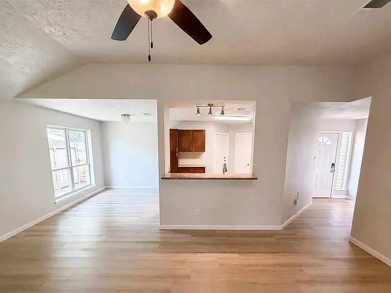 315 Floravista Dr — Photo 10