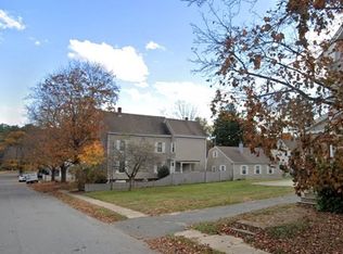 14-14B Maple St, Amesbury, MA 01913