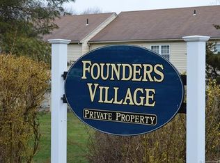 9 Founders Vlg, Clinton, CT 06413