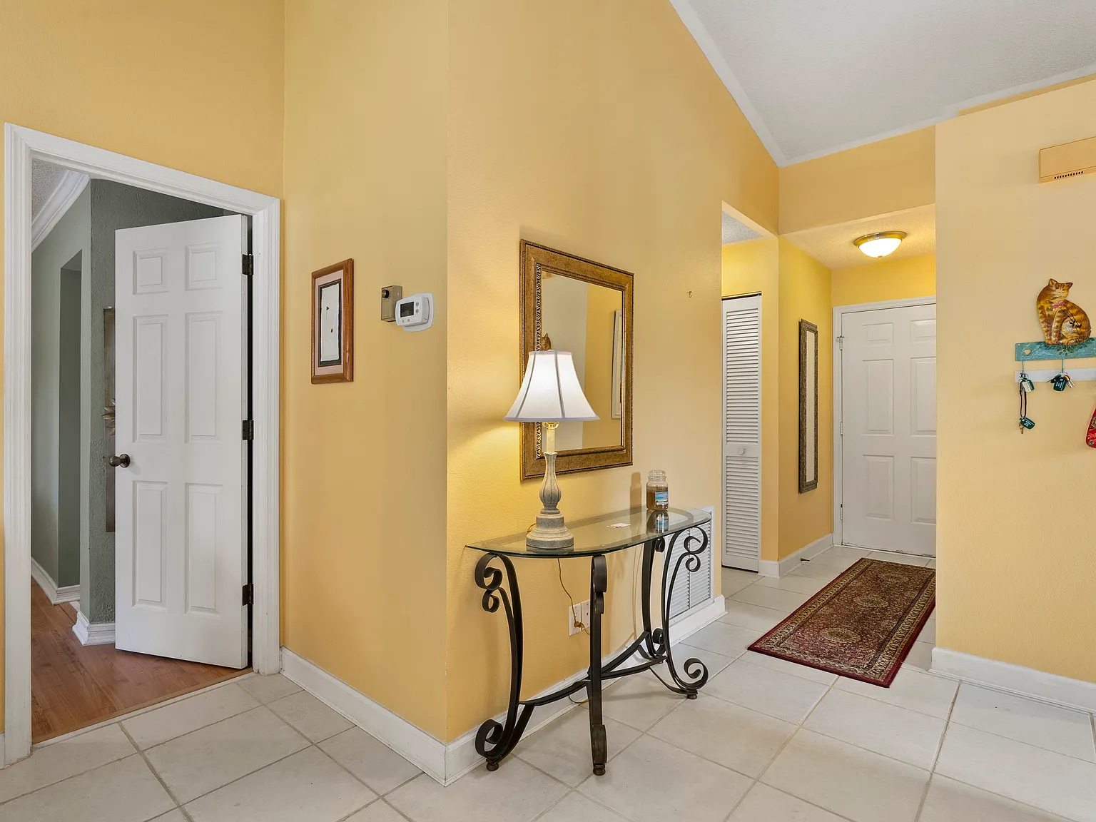 2 bed, 970 sqft, $1,800 — Photo 2