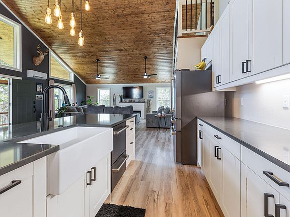 3rd image of 22475 Trout Street