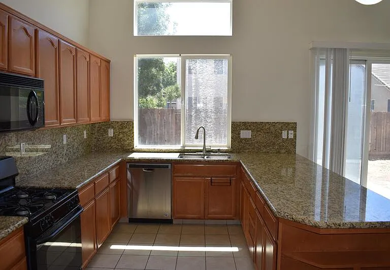 4670 Tolman Way — Photo 10