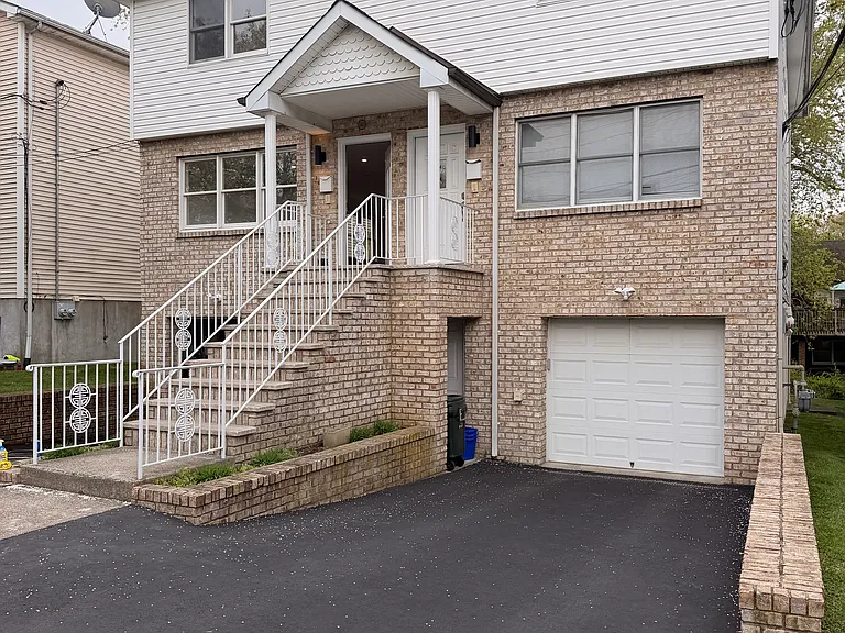 140 Rockwell St #140 — Photo 2