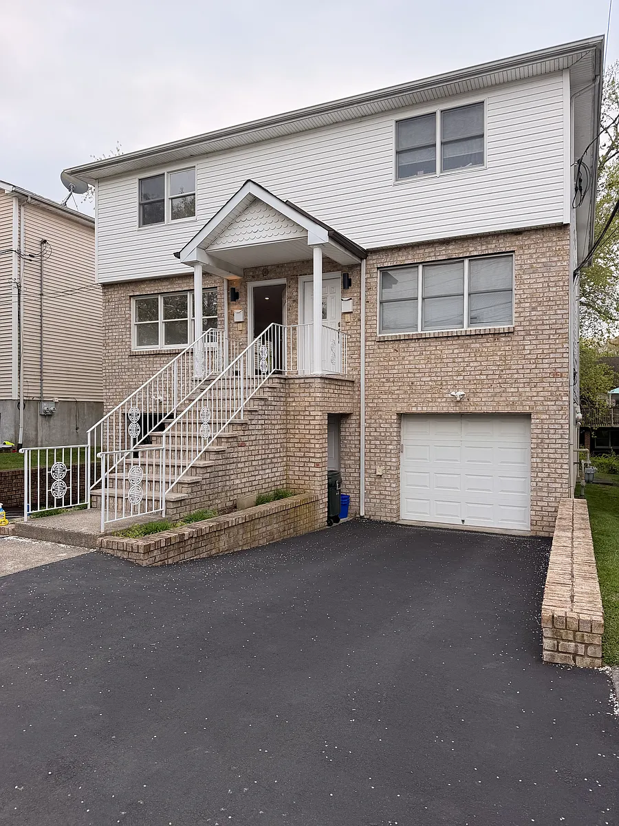 Building Photo - 140 Rockwell St #140