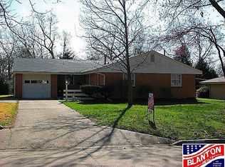 1720 Vaughn Dr, Manhattan, KS 66502