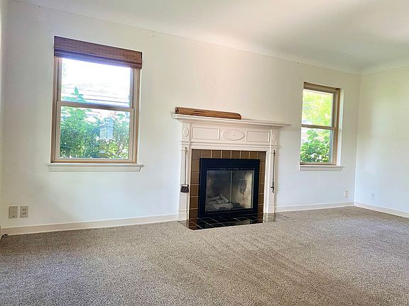 4th image of 153 Katherine Dr NE