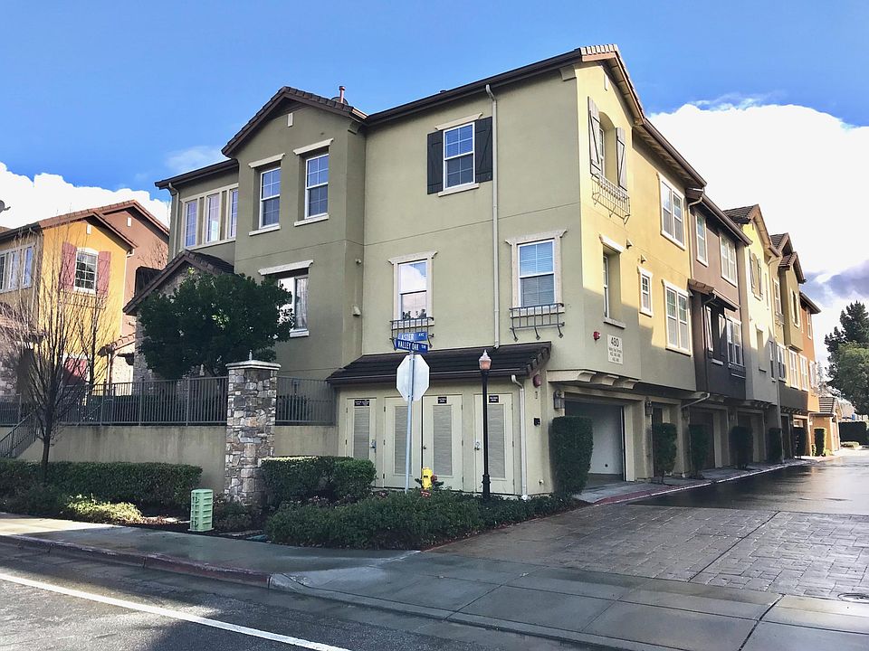 Building (1st Garage Belongs to 480 and is Open in Photo)