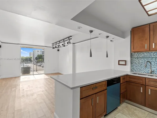 2903 N Miami Beach Blvd #201, North Miami Beach, FL 33160