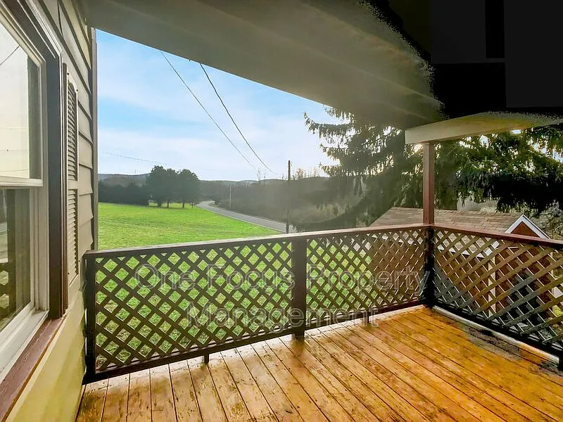 3 bed, 1.0 bath, $1,395 — Photo 2