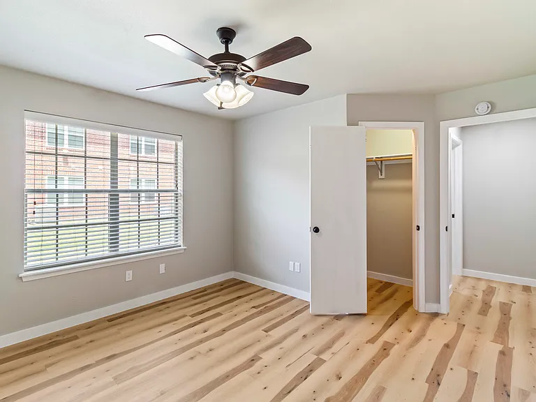 701 Balcones Dr #E — Photo 25