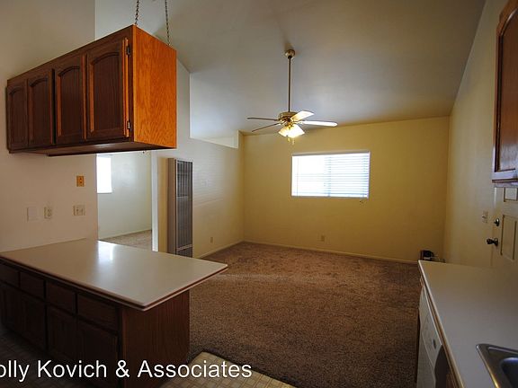 5th image of 323 And 321 Quincy Ave #323