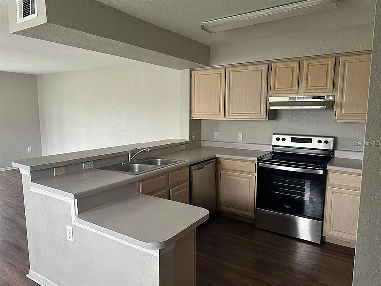 13929 Fairway Island Dr #821 — Photo 3