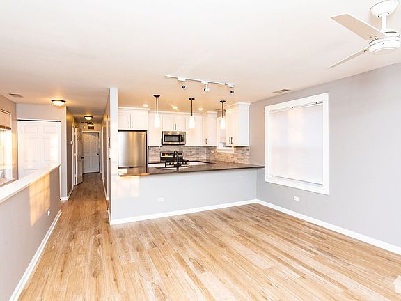 4th image of 1473 N Larrabee St #C