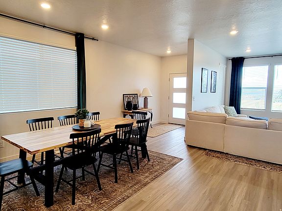 4th image of 933 W Sunspear Dr