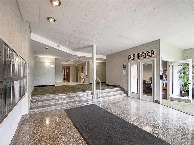 Shawnee Apartments — Photo 12