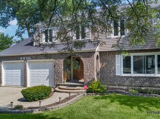 16W744 90th St, Willowbrook, IL 60527