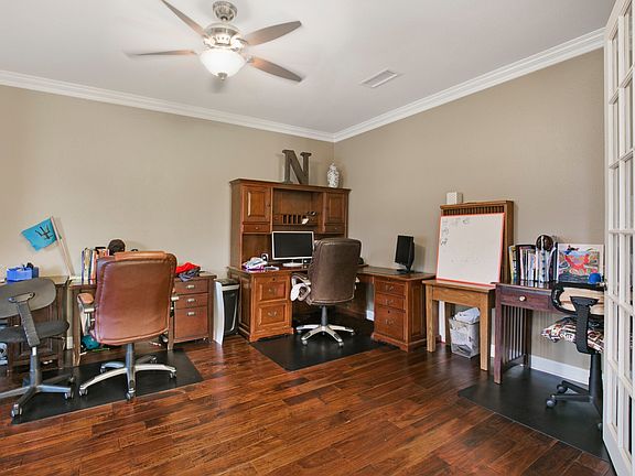 5th image of 2412 Bowie Ln