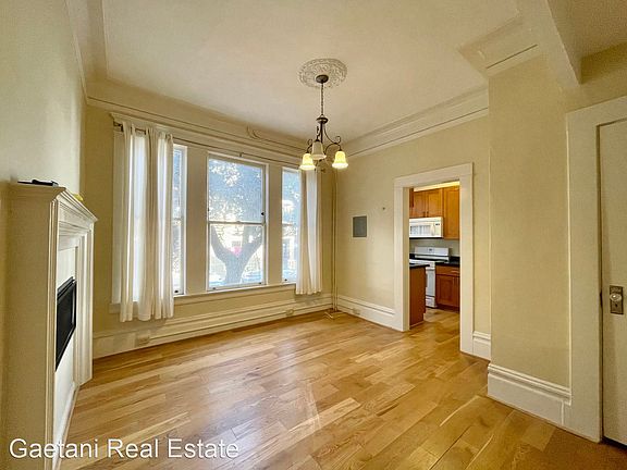 3rd image of 561 Baker St APT 2