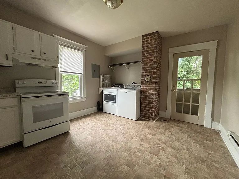South Park Rental - $900/mo — Photo 6