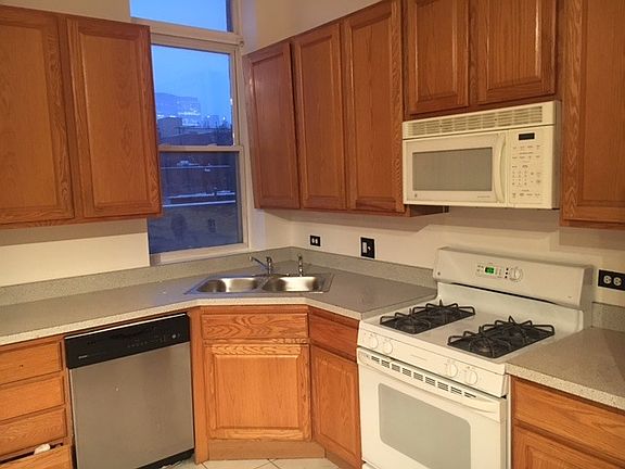 4th image of 1133 W Grand Ave