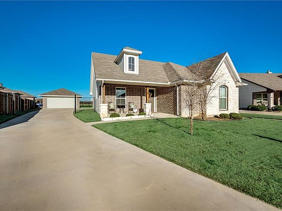 2nd image of 409 Heritage Trl