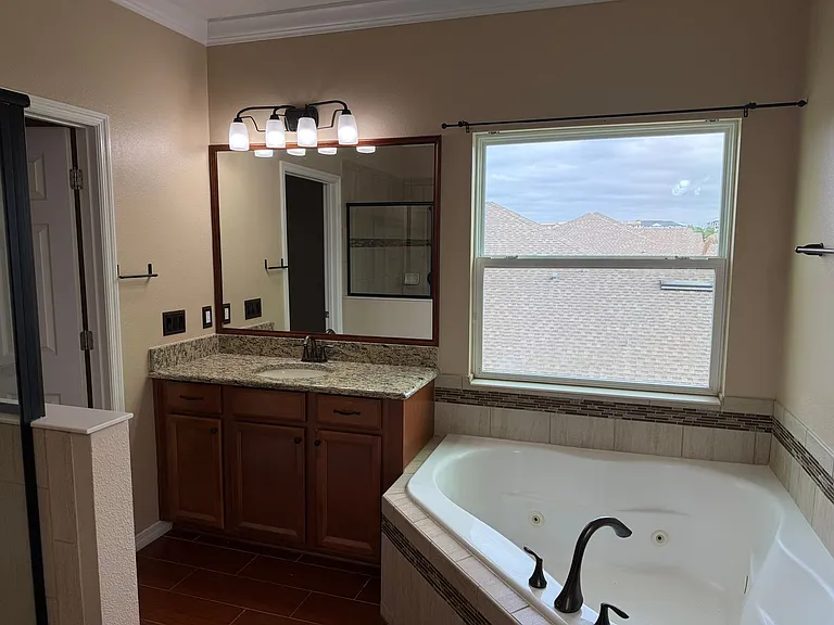 2478 Linkwood Ave — Photo 37