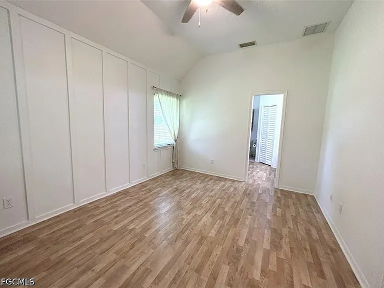 1090 Woods Dr — Photo 10