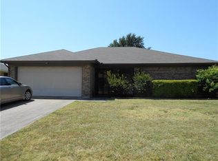 1804 Prince Dr, Benbrook, TX 76126