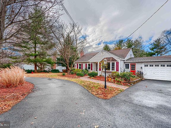 2nd image of 1008 Hughes Shop Rd